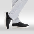 Schwarze bendys Sneaker aus Mesh mit weißer Sohle – komfortable Hands-free Schuhe für einfaches Anziehen ohne Bücken.