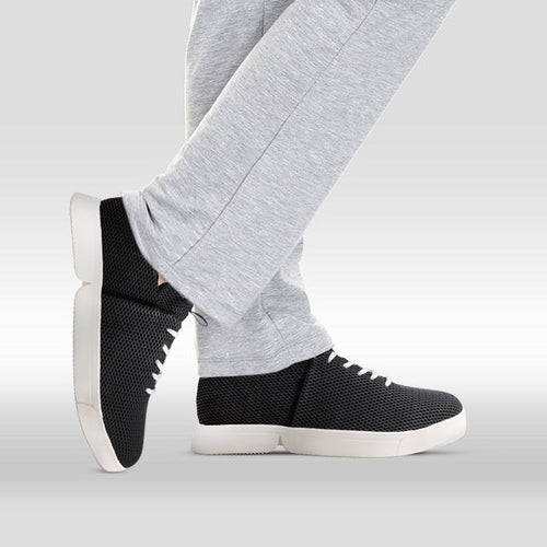 Schwarze bendys Sneaker aus Mesh mit weißer Sohle – komfortable Hands-free Schuhe für einfaches Anziehen ohne Bücken.